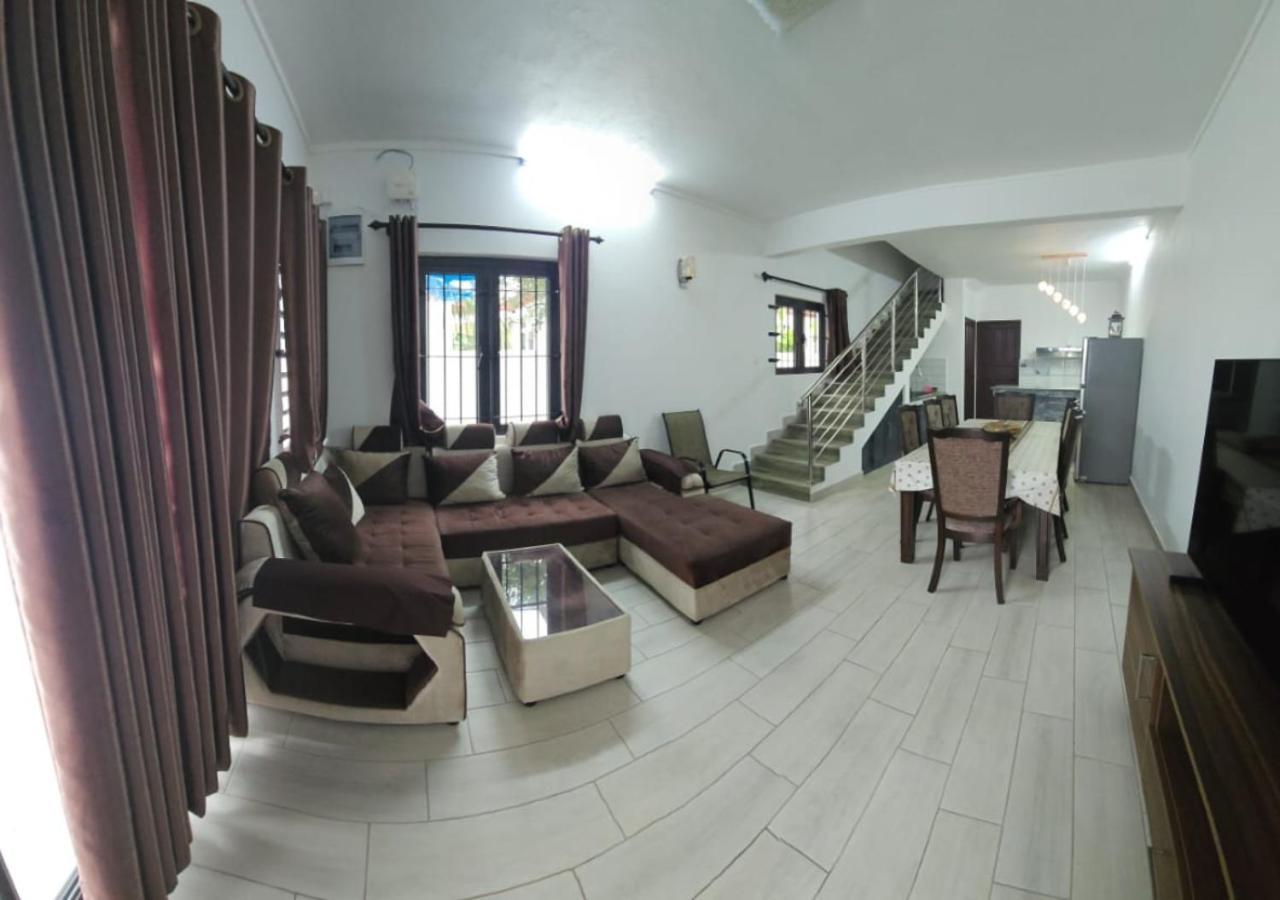 3 Bedroom Family Pool Villa Flic-En-Flac Beach Exterior photo