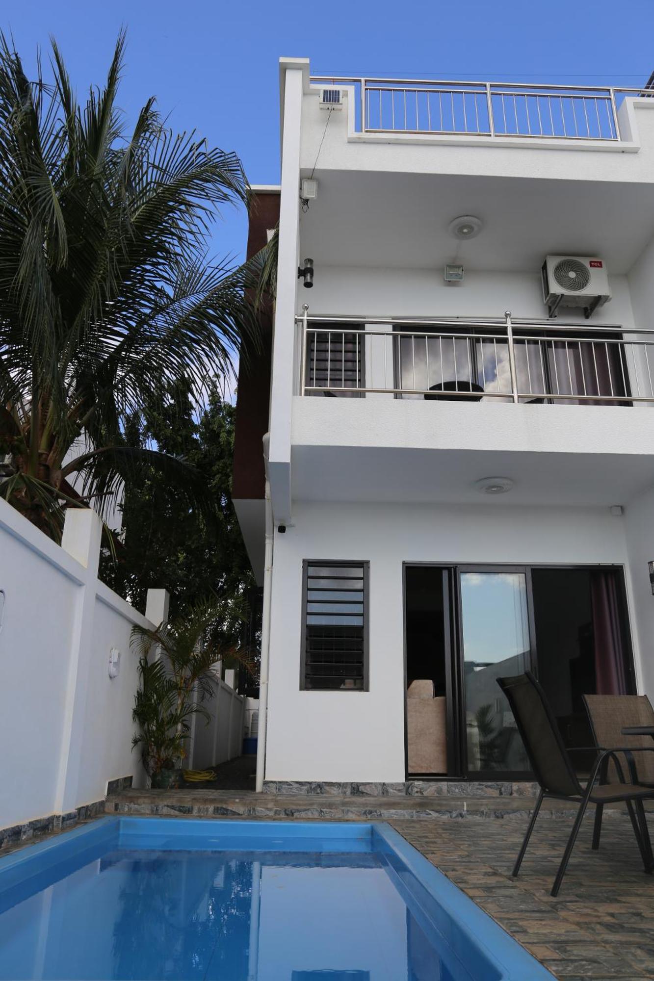 3 Bedroom Family Pool Villa Flic-En-Flac Beach Exterior photo