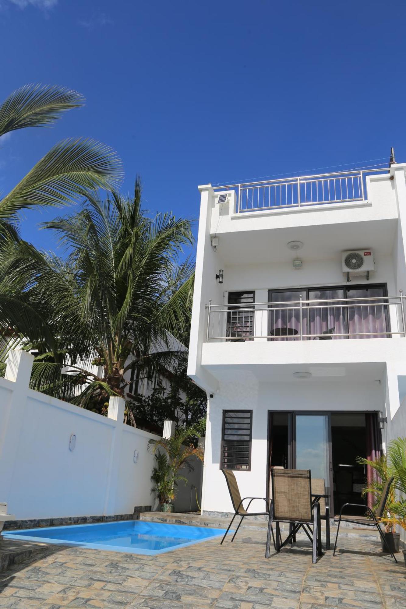 3 Bedroom Family Pool Villa Flic-En-Flac Beach Exterior photo